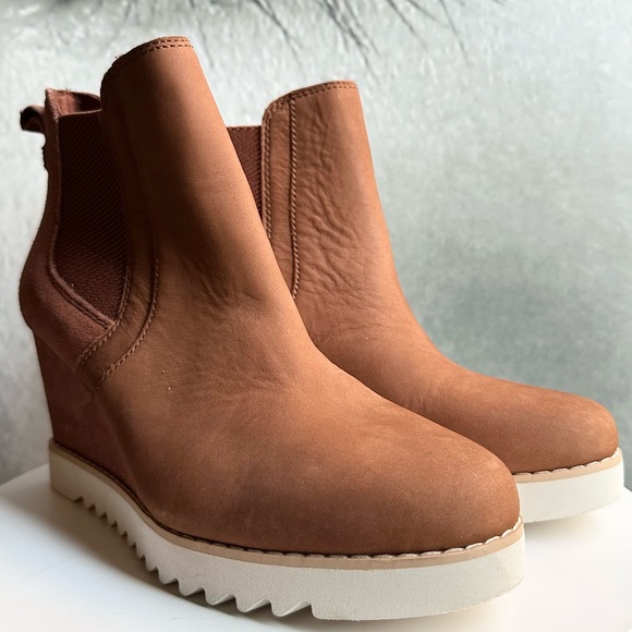 🌸TOMS🌸 Maddie Water-Resistant Wedge Lug Sole Booties Size: 7.5 - Picture 8 of 11